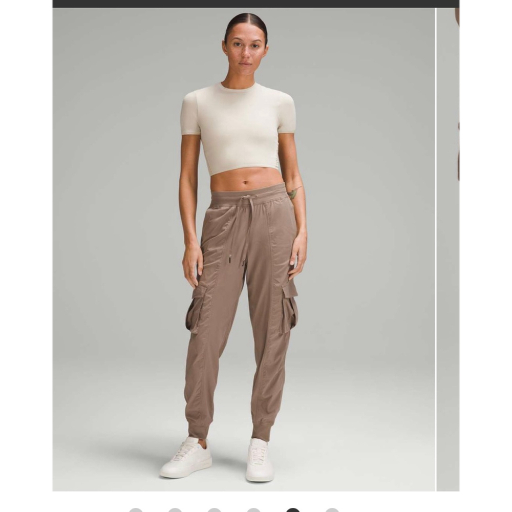 Lululemon Dance Studio Relaxed Fit Mid Rise Cargo Jogger
Taupetastic Size Medium